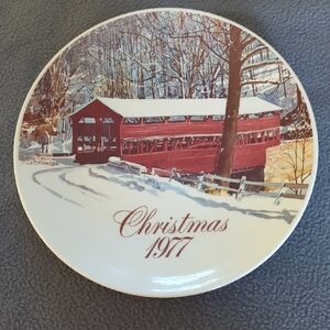Smuckers Of Strawberry Lane Collectors Series Christmas 1977 Plate.